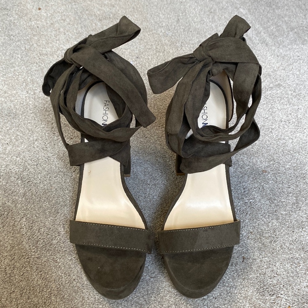 Fashion Nova Olive Green Plot Twist Platform Wrap Up Heels Size 9